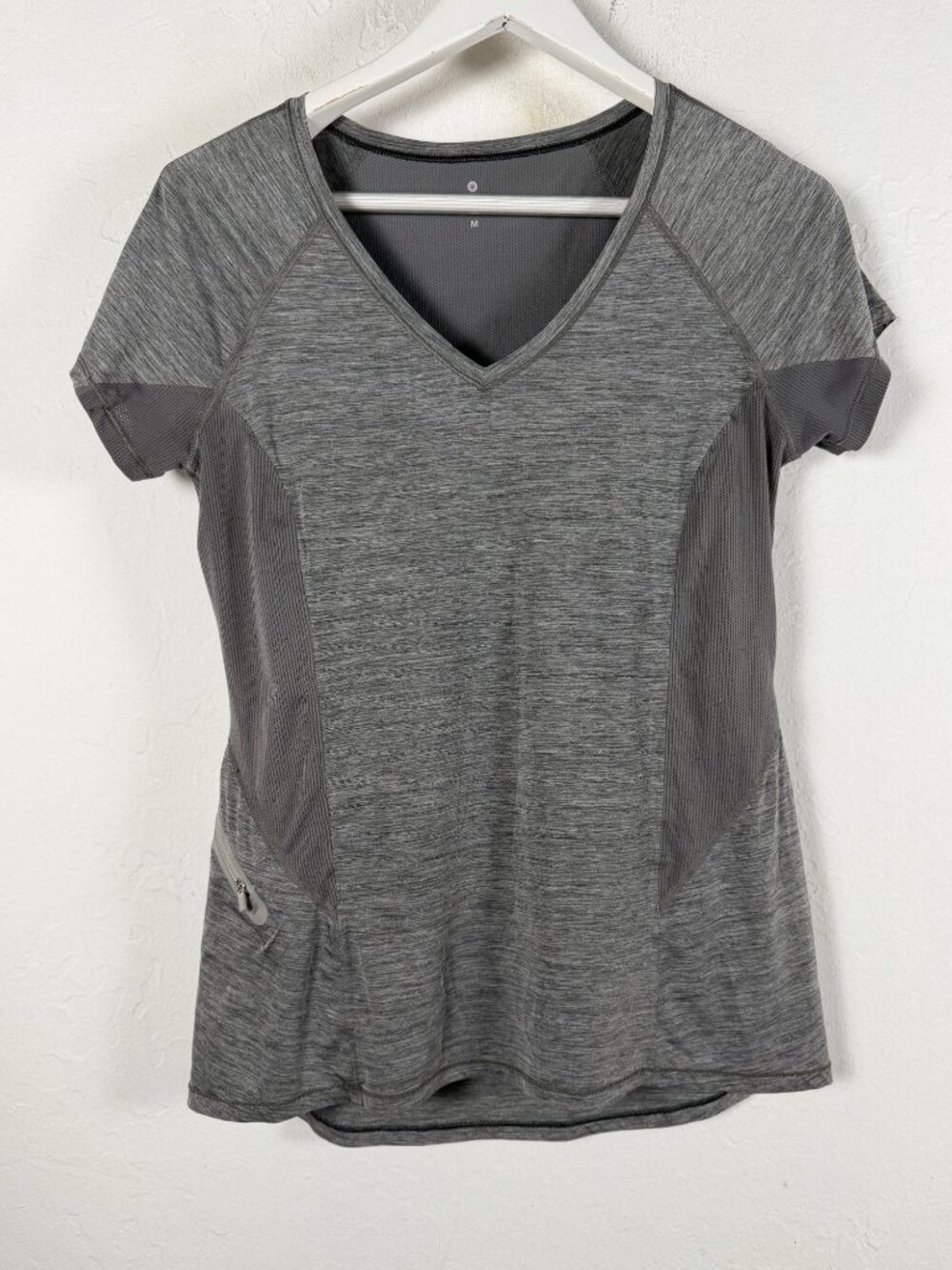 Athleta Forerunner Shirt Womens Medium Gray Mesh V Neck Running Athletic Top